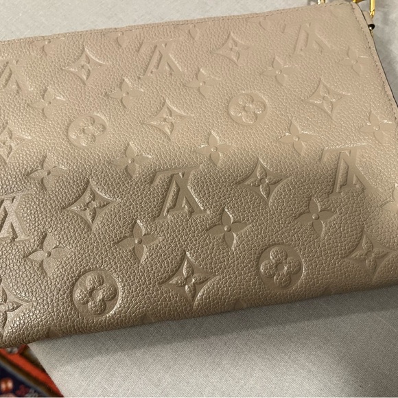Louis Vuitton pouch - Picture 5 of 15